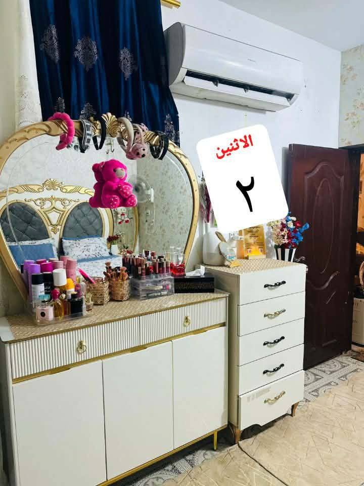 غراض للبيع مكان حله شارع 80
***********
