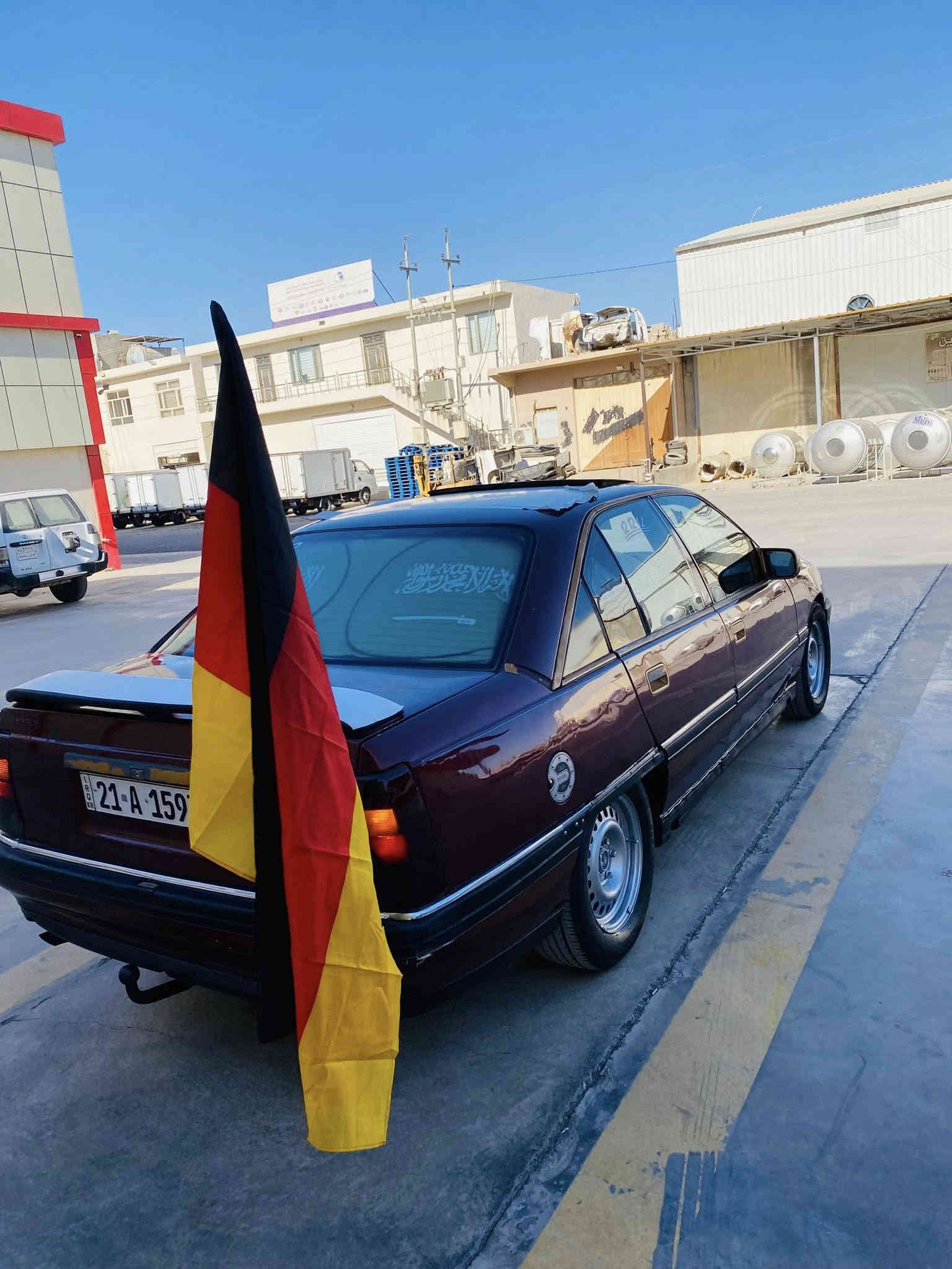 سلام عليكم 
للبيع فقط اوبل اوميگا موديل 1991 مكينه وگير وانجي فول فول خليجي جام كهرباء سلايت روف مكينه وگير بشرط لا صرف ولا بخار السياره مصبوغه عام جماليه بدون ضربه 
داخل واخارج فول نضافه رقم سليمانية بشرط التحويل سنويه لل 2029 السعر 43 وبيها مجال الشراي يخابر 
رقم *********** 
تحياتي للجميع ❤️
