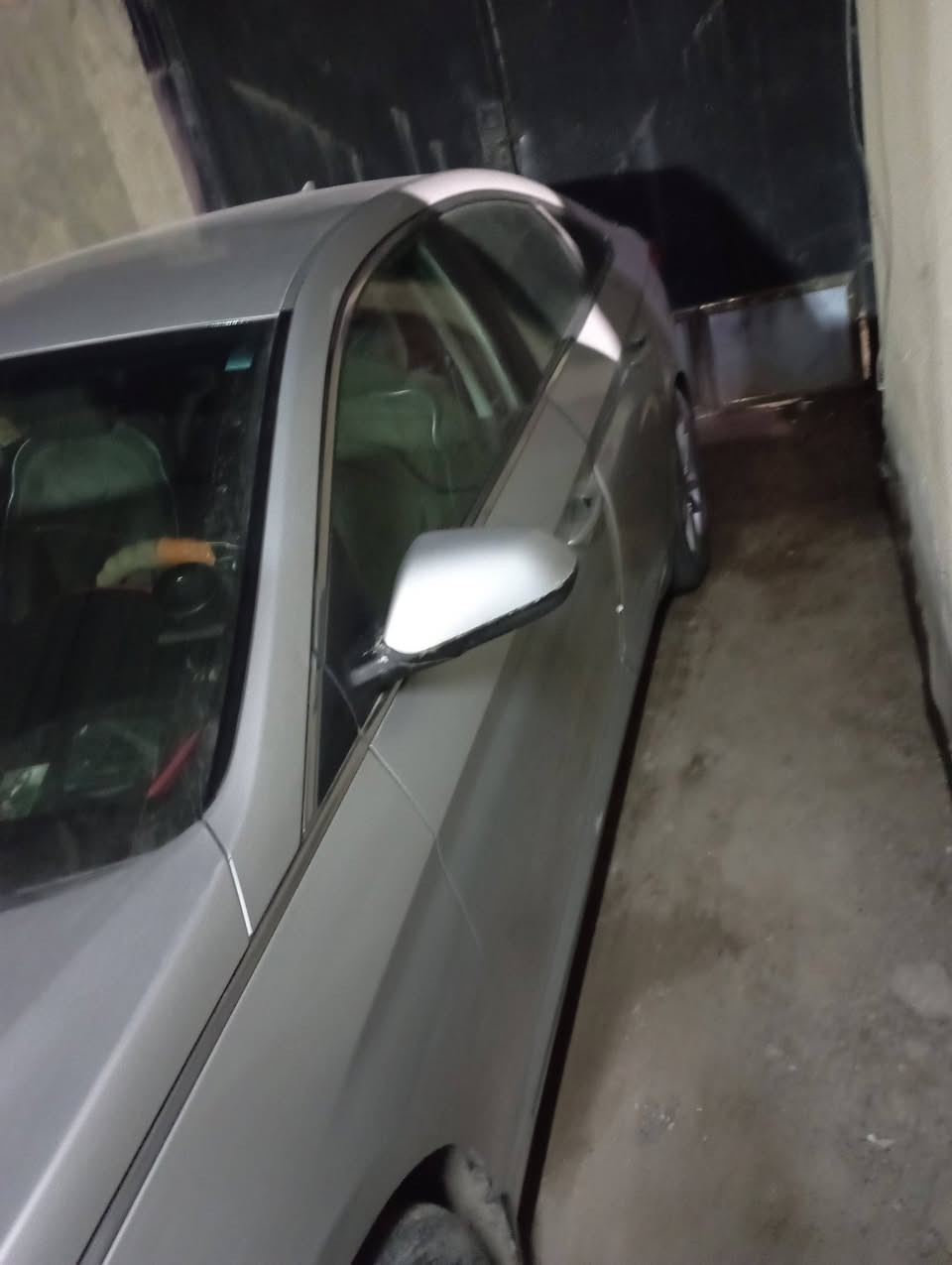 سلام عليكم
عندي سوناتا وارد امريكي 16كلين بدون حادث كير مكينه حداديه كلها تمام بأسمي السياره 
سنويه 2029 بيها صبغ كم قطعه 
العنوان البصره 5ميل الكندي
رقم الهاتف/***********
السعر 125$ وبيها مجال للشراي
