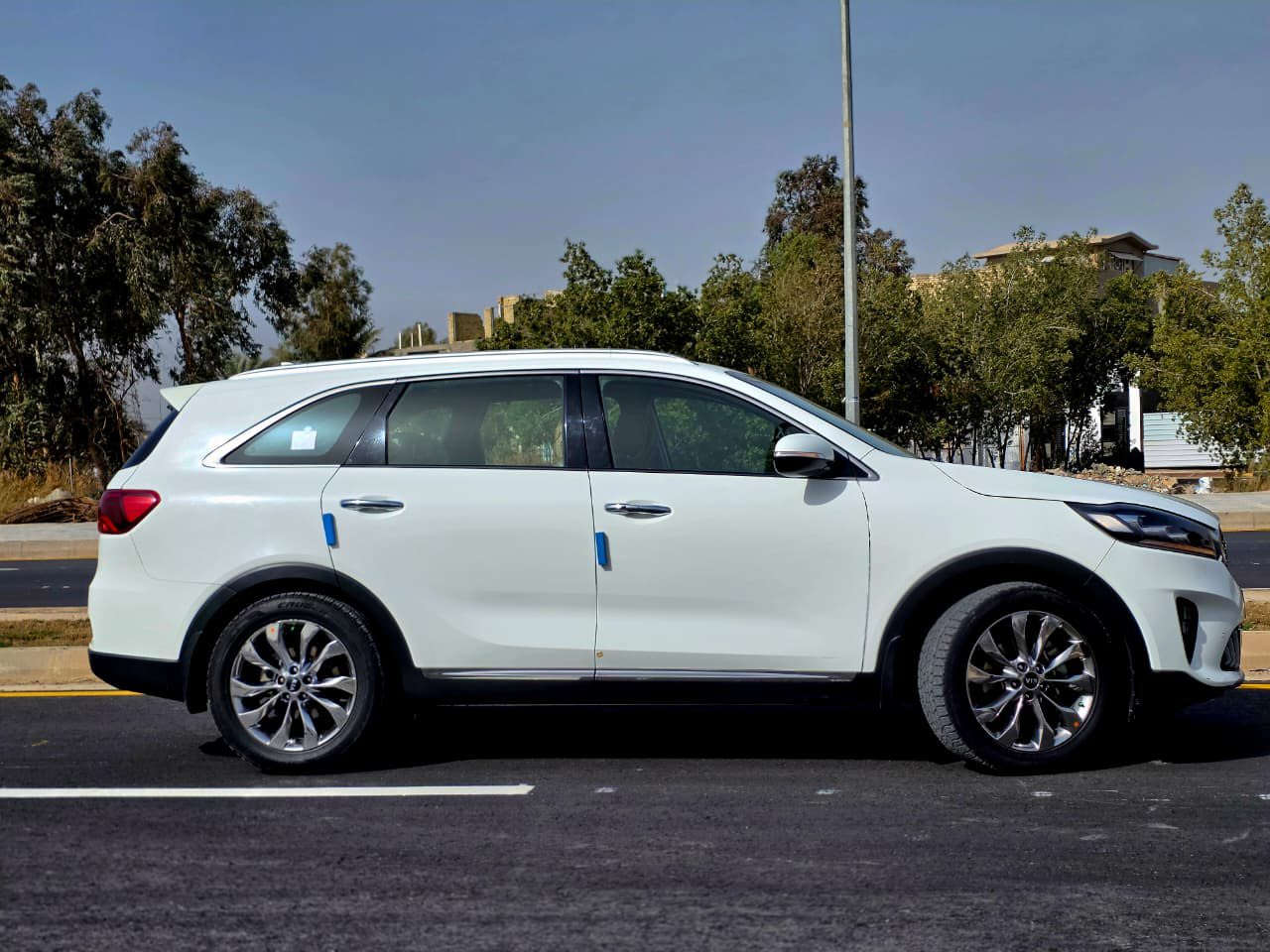 السلام عليكم سورنتو للبيع 2020 كفاله عامه 

رقم بغداد مجدد لوحات دولي

السياره ماشيه 86 الف حقيقي 

بيهه تخم تاير جديد سياره جاهزه ما تصرف عليهه الف 

سياره مال جناي نظاف 100/100 

فول مواصفات ما عدا البنوراما 

حساس امامي خلفي تحكم ستيرن فول 

مكان السياره واسط العزيزيه 

للأستفسار اتصل ‭0773 535 2819‬
