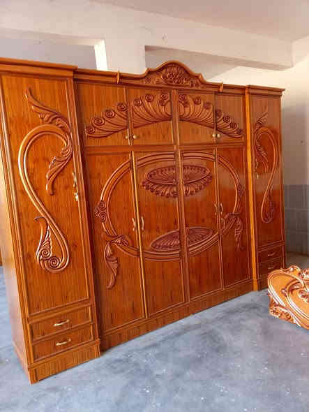 السلام عليكم اخوان توجد غرفه توج حطاطه شرط النضافه فول السعر مليون و350وبيها مجال الاستفسار عن الرقم ***********
