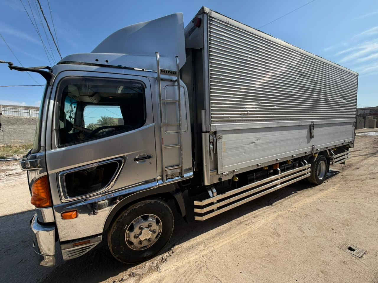 سلام عليكم
هينو 2021 
محرك 6 سوبر
حافظة بلادية
السيارة جاهزة للعمل 
بيع مستعجل ب 260 

‪ ***********‬ للاستفسار
