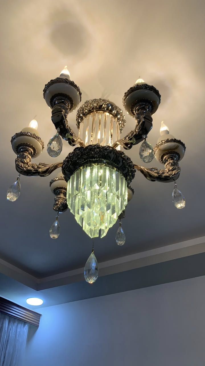 لعشاق الثريا  ثريا ملكي نحاس سداسي كل ذراع يحمل طبقتين من المرمر الطبيعي مع الاناره وزن ثقيل 
الثريا من الطراز المغربي  السعر خاص


**إذا كنت صاحب هذا الإعلان وتريد حذفه لأي سبب، رجاءا أرسل رسالة إلى الدعم الفني**