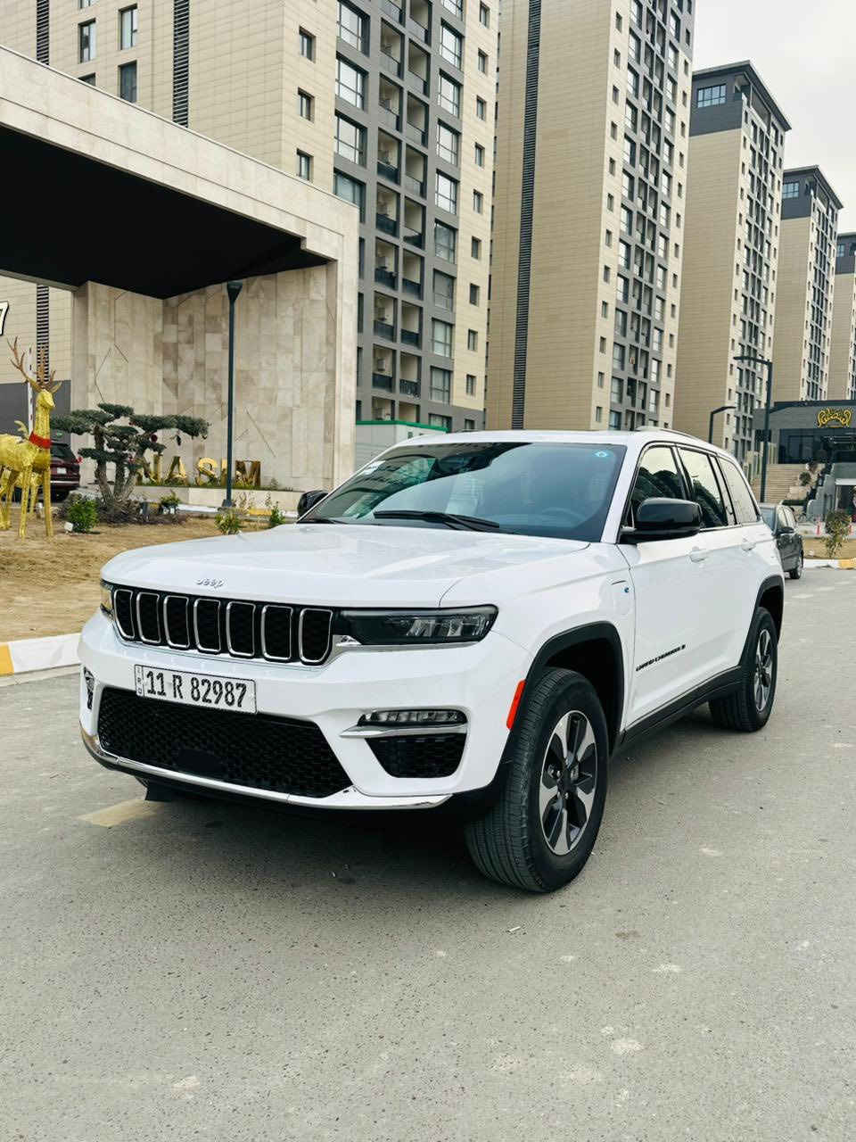 السلام عليكم للبيع او للمراوس
جيب لمتد هايبرد 

موديل 2024

مواصفات فول 

بنوراما 

قبق جنطه كهرباء

رادارات 

كامره حساسات 

بيه بعد هواي مواصفات 

سياره جديده مابي اي نقص 

مكانه بغداد البياع 

***********

السعر 285. بيه مجالً

حادث السياره راسل عل واتساب او اتصل 

بيه تلث قطع صبغ حادثه كل حلو بيه بابتين نفس الون بدلته
