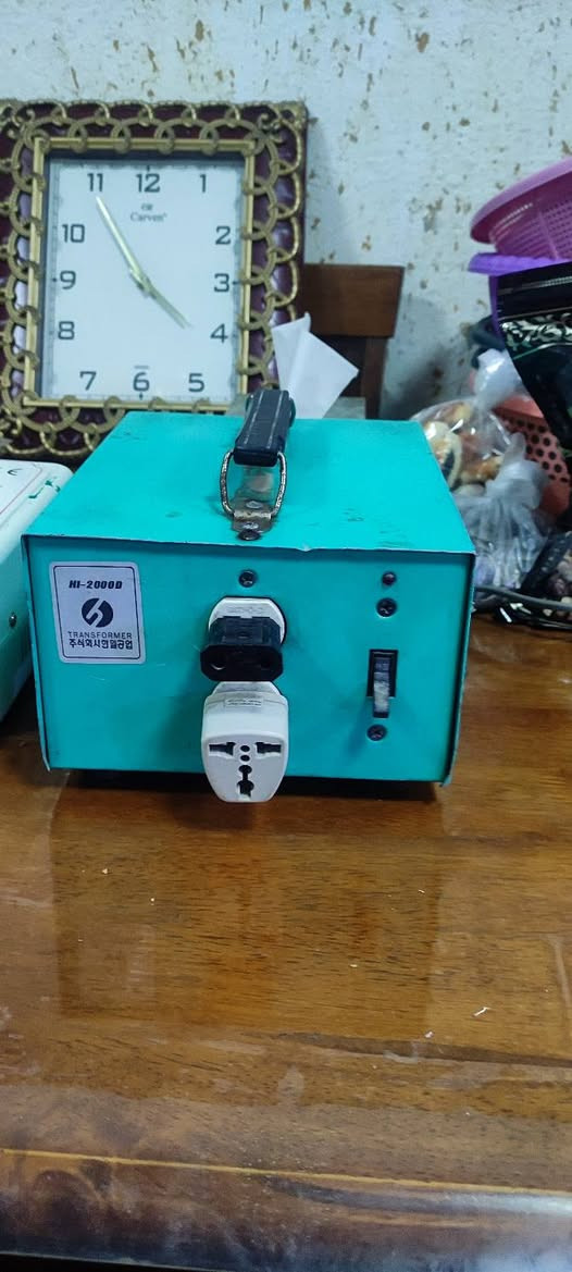 سلام عليكم شباب وشياب الكروب المحترمين عندي محولات الكهرباء تحول من 220فولت إلى 110فولت
وحده يابانيه ملف نحاس  ام الصندوك اخضر  قدرتها2000 واط تنطيك كهرباء 18امبير صافي 
وحده صيني الصنع ملف نحاس قدرتها 5000 واط تنطيك كهرباء أكثر من 35 امبير صافي 
مكاني بغداد وهذا رقمي للتواصل ***********
