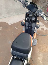 شباب دراجه شحن اكس99ميه دراجه حلوه ملف2000 ومرتبه بطاريات20جدد لون ابي...