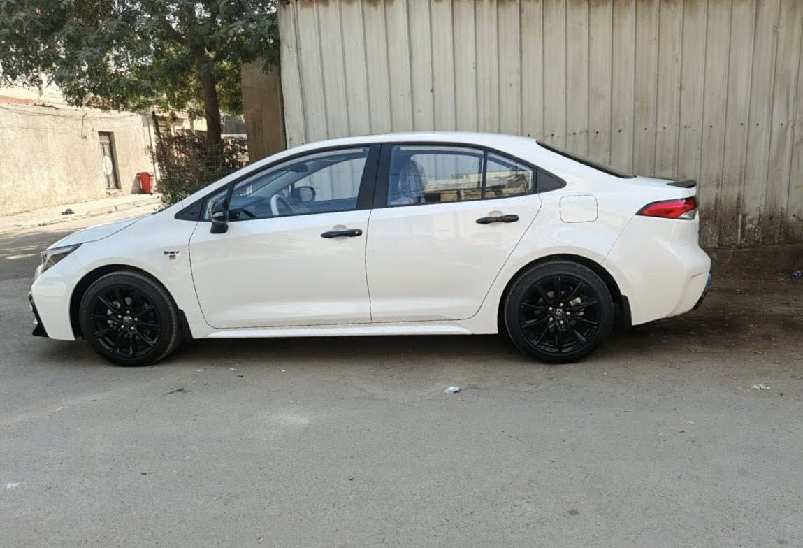 السلام عليكم 
كورولا للبيع gr 
2025 
فول مواصفات اعلى فئه وأعلى مواصفات زيرو 
ماشيه 1900
رقم بغداد 
***********
