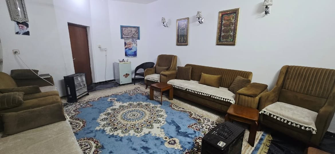 تحية طيبة ومعطرة بالصلاة على محمد وآل محمد

#دار سكن طابو صرف للبيع  

المساحة / ٣٠٠ متر  (( ركن )) بناء سنة (2004)

الموقع / الدخل المحدود الثانية قرب مدرسة 

الرصافي موقع مميز جداً 

#الطابق الاول / غرف عدد 2 
صحيات عدد 2 
حمام عدد 1 
صاله عدد 1 
استقبال عدد 1 
مطبخ عدد 1
مخزن عدد 1 
حديقه مع كراج 109 متر 
الجانب الايمن كراج 3×12 
درج خارجي و داخلي للطابق الثاني 

#الطابق الثاني 
غرفه عدد 2 
صاله عدد 1 
مجمع صيحيات عدد 1 
سطح جوانب عدد 2

#السعر  / ٢٨٠ مليون وبي مجال للشراي

#الدار باسم شخص واحد تحويل مباشر 

           للاستفسار الاتصال بالأرقام التالية

       ***********     /    ***********
