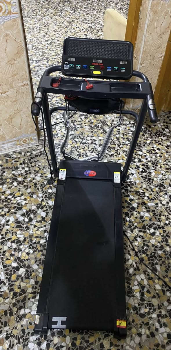 كليشة إعلان جاهزة:
🏃‍♂️ للبيع مشاية كهربائية HOUSE GYM P5

* محرك 2 حصان (2.0 HP)
* سرعة من 1 إلى 10 كم/ساعة
* تتحمل وزن لغاية 110 كغم
* شاشة رقمية لعرض معلومات التمرين
* أحزمة مقاومة مرفقة للتمارين( يعني ماطورين بي واحد للجري و الثاني هزاز و يعملاً بشكل منفصل 
* الجهاز مستخدم اقل الشهر 

📍 العنوان: بغداد-ناحية الرشيد
📞 الرقم: ***********

