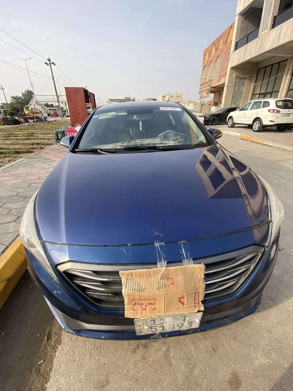 السلام عليكم
سوناتا 2016 
لمتد واحد على واحد 
محرك GDI 
بيها صبغ بنيد وجامغ بدون دواخل 
تدفئه وتبريد كشنات وستيرن 
راداد 
شاشه بلاديه كامره خليفه مري شفط اشاير مري 
ماشيه 100 
ويل كروم تخم تاير حساسات 
رقم بغدا دولي جديد 
سياره خير من الله جاهزه من كلشي 
***********
مكانها واسط النعمانيه 
السعر 130 وبيها مجال قليل
