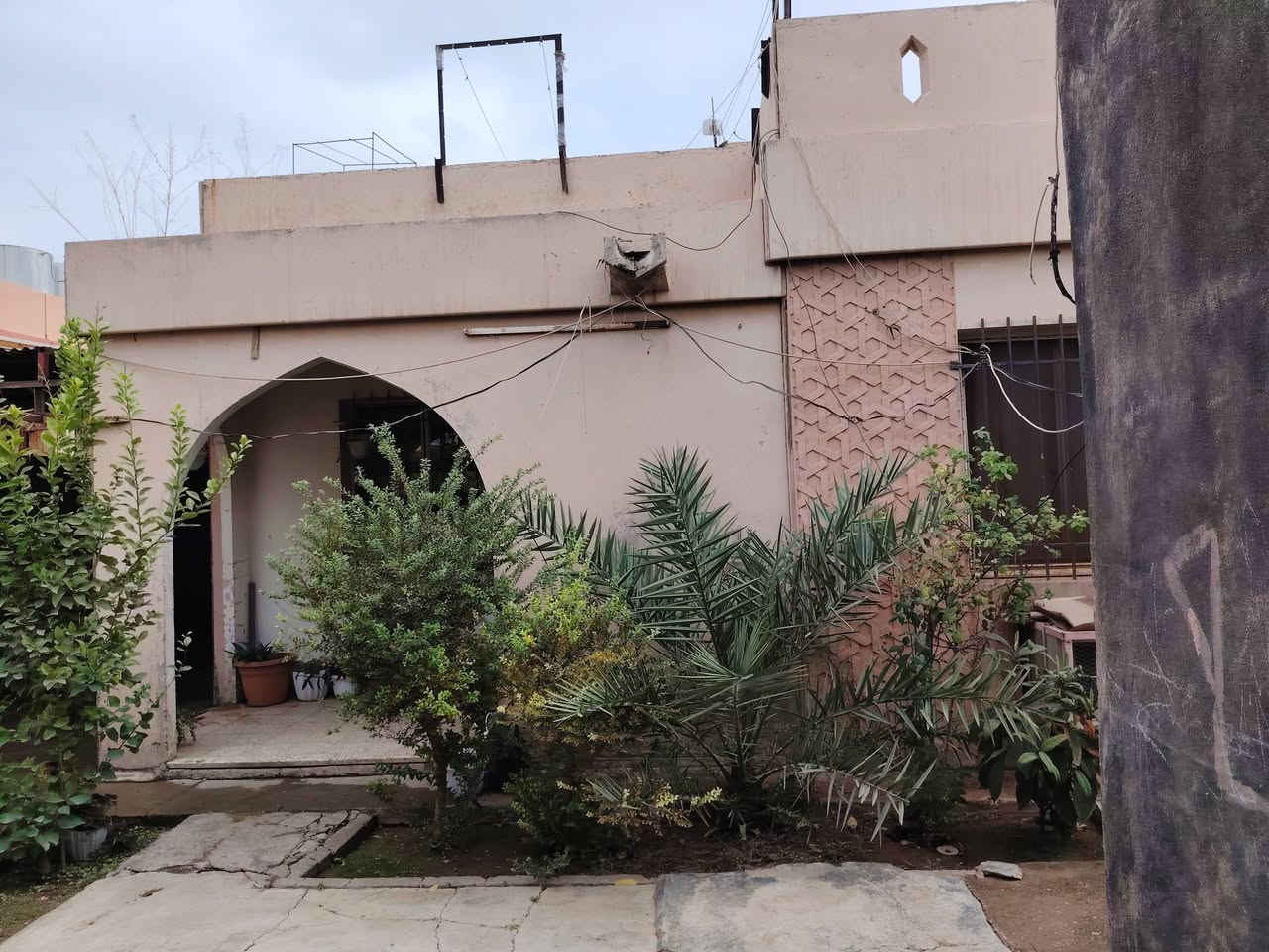 بيت للبيع 300 متر تجاريي دوميز
سايدين دوميز مقابل النداء قرب الكيات
للاستفسار الاتصال على الرقم ***********
