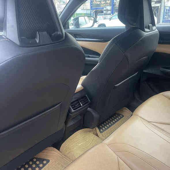 السلام عليكم...
شانجان يوني في 2024 خليجي 
سيارة بأسمي رقم بغداد تحويل ثاني يوم
ماشية54 الف نظيفة جدا
مواصفات الفول
محرك 1500 تيربو مع كير DCT دبل كلج 7 نمرة
ترايها زيرو
سيرفسها كلة بالشركة 
بانوراما
بصمة  
تشغيل عن بعد
يدات شفط
مري شفط + هيتر + اشاير
جنطة كهرباء
كشنات ال 2 كهرباء
داخل جلد
كشنات تبريد
شاحن لاسلكي
ثلاجة 
4 وضعيات قيادة
تحكم بوضعية مود الاستيرن
شفتات ستيرن 
انارة داخلية متغيرة
كاميرات 360 درجة مع خاصية DVR تصوير دائم أثناء اطفاء السيارة
حساسات 360 درجة
اوتو هولد 
ترحيب اثناء الاقتراب
فتح الجنطة عند الاقتراب جنطة لمس كهرباء الفتح وبالعكس 
 رادار امامي مانع تصادم + تحديد مسار + مثبت كروس 
كزوز بلادي رياضي  
اربع جام اوتو عند غلق السيارة تنغلق 4 جام + بانوراما والعكس كذلك
تخم تاير جديد 
السياره مكفولة عداها بيها شخط بالدعامية مبين بالصور ورصعة بالباب الخلفي اقل السانتيم 
بغداد الكرخ ١٤ رمضان 
رايدها 170قابل للتفاوض للشراي 
***********واتساب 
اواتصال
