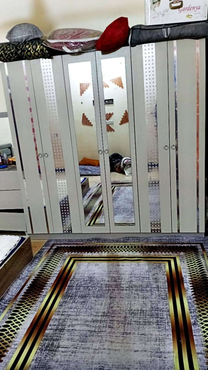 السلام عليكم غرفة نوم للبيع مع دوشك السعر ٤٥٠ العنوان بغداد حي البتول للأستفسار اكثر الاتصال على الرقم *********** مكلف بالنشر
