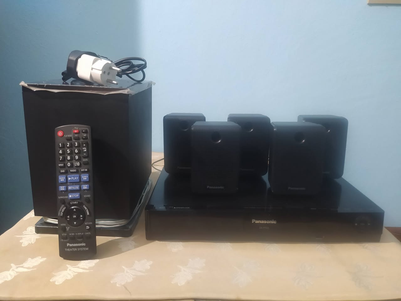 مسرح منزلي باناسونيك ماليزي أصلي يحتوي على مشغل بلو راي يتضمن مكبر صوت قابلة للتركيب على الحائط مزود بمدخل AUX و USB يوفر صوت جهير قوي من مكبر صوت كبير  ويحتوي على مشغل اقراص CD /DVD ومكبر صوت قوي و 5 سماعات وجهاز تحكم عن بعد ويتميز بوظيفة تحويل 1080P لتجربة سينما منزليه حقيقيه ويحتوي على راديو
المكان شبرا مصر


**إذا كنت صاحب هذا الإعلان وتريد حذفه لأي سبب، رجاءا أرسل رسالة إلى الدعم الفني**