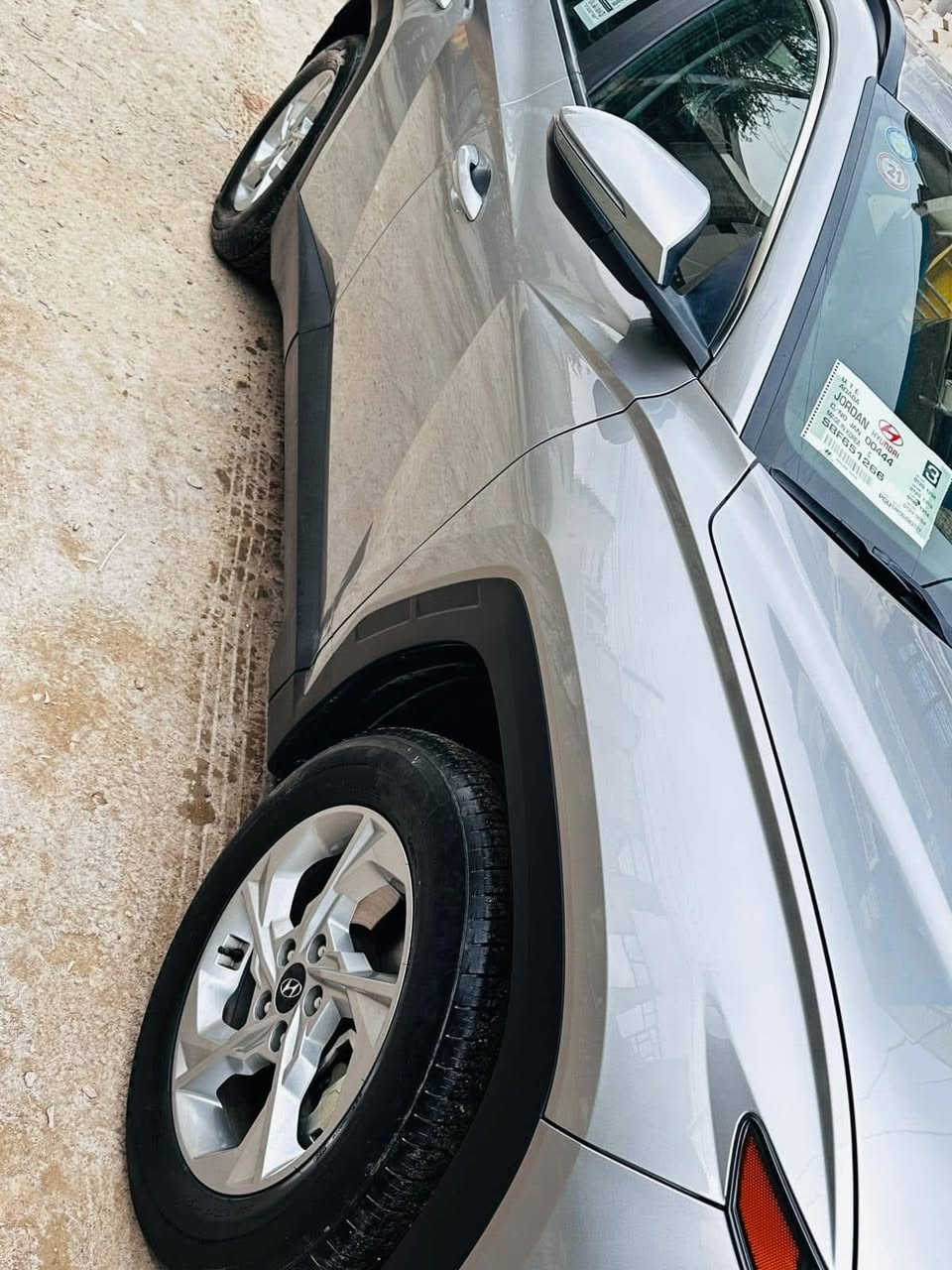 السلام عليكم 
توسان 2022 SEL وارد امريكي رقم اربيل انكليزي  حادثها جاملغ ايسر مبدل موضح بالصور و بيها بارد بالجاملغ الخلفي و حافة البنيد و شي بسيط بحافة الباب  ايرباك ستيرن فقط طاك والباقي كلة سليم 
السيارة ماشية  65 ميل  جاهزة بدون نقص كير محرك كفالة صدر جديد تبريد ثلج 
مواصفات السيارة : 
محرك 2500
3 انظمة قيادة نورمل-سمارت-سبورت 
بصمة تشغيل و ابواب
كشن السايق كهرباء
تدفئة بالكشنات
قيادة ذاتية 
لدات امامي خلفي
شاشة كار بلي
كاميرا خلفية
ترحيب عند الاقتراب 
مدخل شاحن امامي 2 وخلفي 2
رادارات امامي خلفي جانبي
تبريد قطعتين
هاند بريك بصمة 
نظام اطفاء ذاتي
نظام اوتو هولد 
تشغيل عن بعد 
نظام نزول منحدرات
تحكمات ستيرن كاملة
درايف مود
و باقي التفاصيل معروفة و كلشي واضح بالصور
السعر : 179 ورقة و بيها مجال قليل 
مكان السيارة : بغداد الدورة
للأستفسار : ***********
