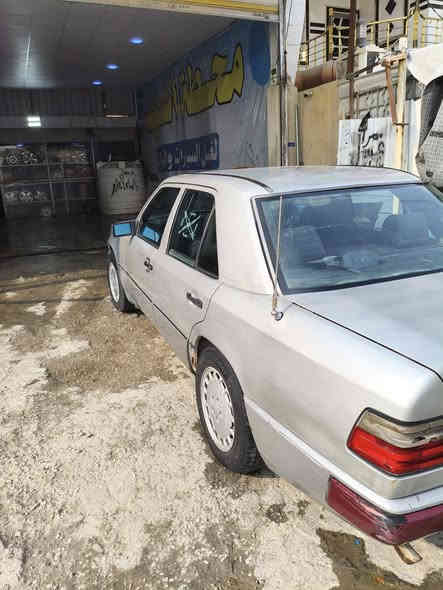 مارسدس دب موديل 88 لون رصاصي كاملة فقط حدادية مكينة جديدة تاخذ ويا السيارة التحول ثاني يوم ... الكهربائيات كلهة شغالة حتة التنتة تشتغل واللايت زنون اصلي العظمة حلوة حتة شاشة مخليلهة  اريد ابيعهة ب 50 وبيهة مجال واذا أو سيارة حلوة وانطي فرق خل ينزلهة واشوفهة او الاتصال ع الرقم *********** تحياتي للجميع
