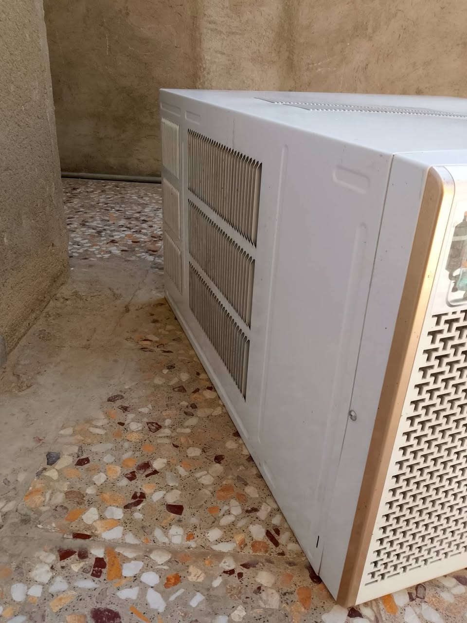 السلام عليكم مكيف للبيع مستعمل موسم واحد نوعيه توست طنين 350 وبي مجال بسيط للاستفسار
*********** شراي يتفضل
