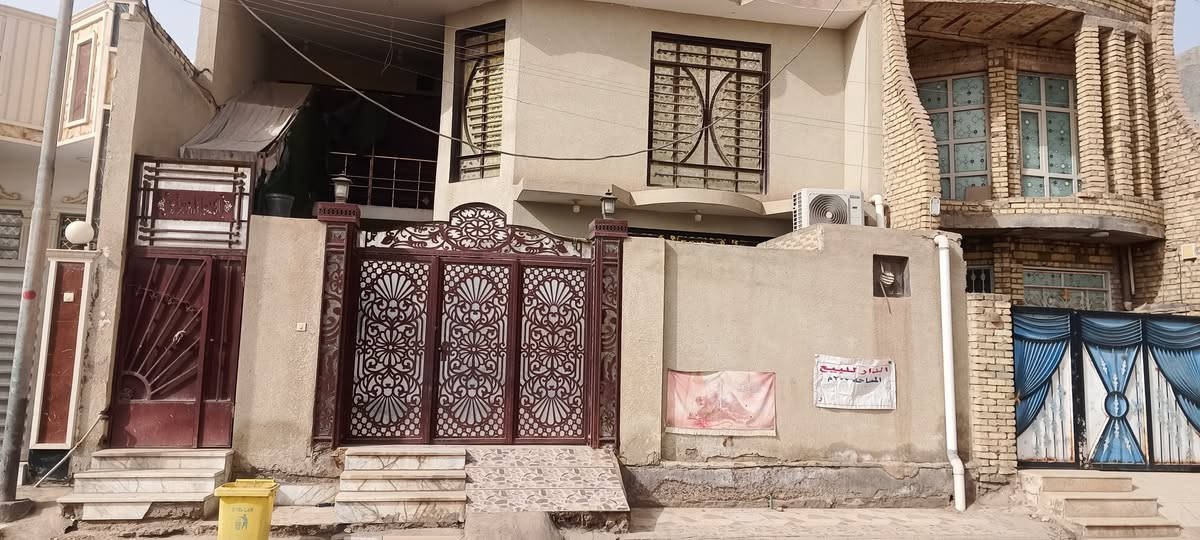 بيت البيع 200 متر طابقين نفس الوقت بيت ومشتمل البيت
العنوان حي الغدير قرب الفلكه القاضي مقابل مدرست جبل الصبر 
  غرفتين جوه وغرفتين بلمشتمل 
 عرض 4امتار و60
طول 4امتار 25
قياس الغرف

صاله
عرض 4امتار و40
طول 7امتارو50

ديوانيه
طول7 امتار و56
عرض 4امتار و45

مطبخ
عرض 4امتار و70
طول 3امتار و96

منور
عرض متره و74
طول متره 98
منور 1

منور 2
عرض متره 69
طول متره 45
منور 2

حمام داخل البيت
طول مترتين و15
عرض متره و65

وحمام خارجي + طرمع 
المشتمل نفس الشي
حمام
مطبخ
صاله
غرفتين
نفس القياس البيت 
صطح كبير
+ صطح ثاني كبير
البيت مبني 2021 جديد الاستفار اتصل عله رقم
***********
