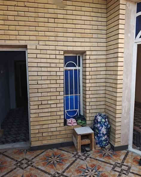 اسعد الله اوقاتكم احبتي الكرام يعلن مكتب عقارات النور الذهبي *********** *********** عن توفر لدينا دار سكن للبيع مساحه ١٠٠م الواجهه ٧ ونزال ١٥متر ابي الخصيب منطقه ابو الجوزي مجاور ملعب الخماسي يبعد كيلو متر عن شارع السايدين البيت يحتوي على غرفه النوم وديوان ومطبخ وصاله  وكراج زقير البيت ثاني بيت  بلوك وزكام بي بس نقص سيراميك الرضى نوع العقار طابو صرف زراعي عراقي سعر ٥٠ مليون وقابل التفاوض أعرض عقارك لدينا ودع لنا النشر التسويق عنوان المكتب ابو الجوزي مجاور معمل الجابري للسخانات *********** تاريخ البناء أكثر من ٤ سنوات بي نقوصات السيراميك الرضى والمطبخ الجداري ثاني بيت عن شارع تبليط نازل ومجاري على نهر
