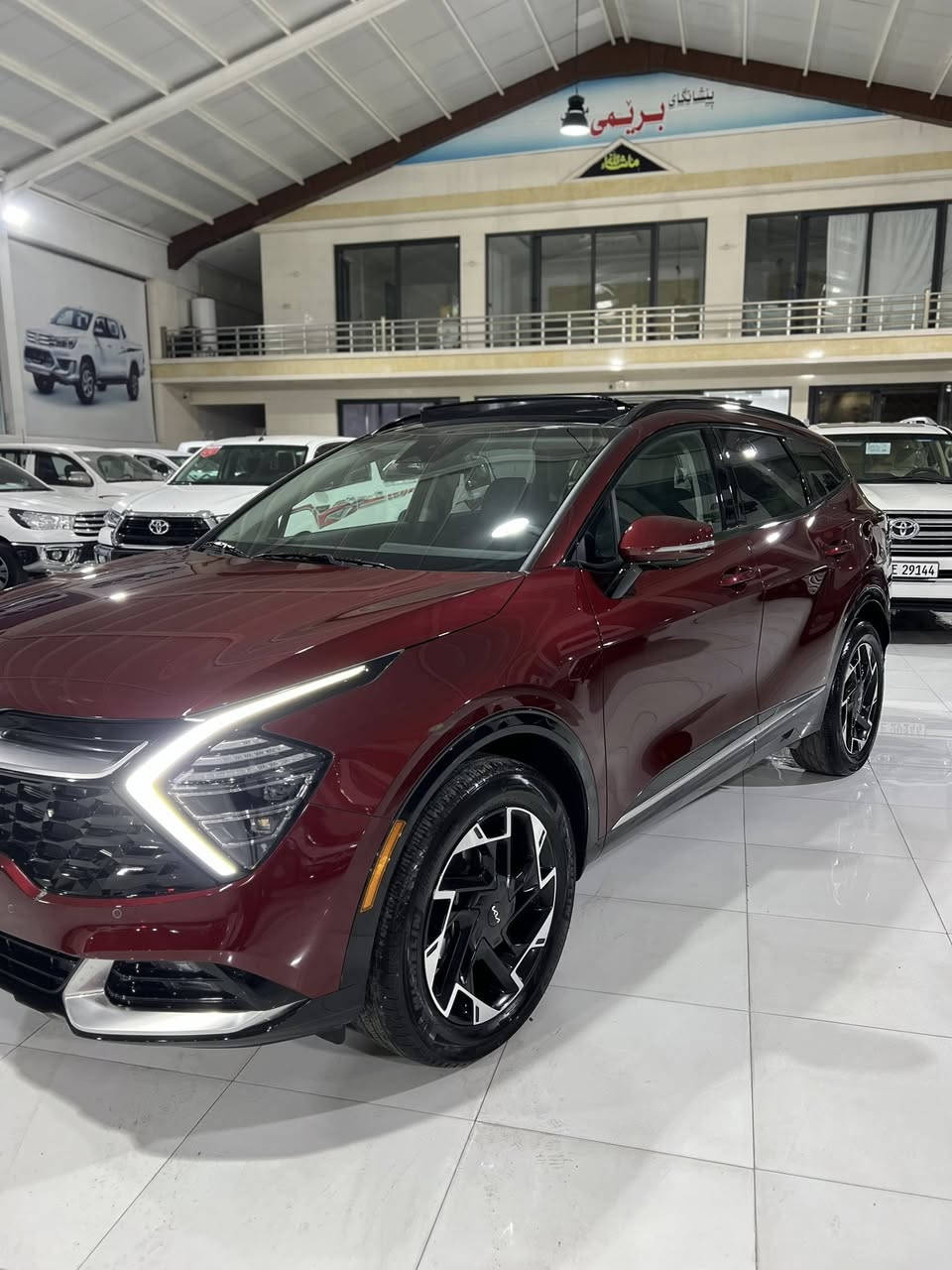 سبورتج 2025 فول مواصفات للاخير  sx حجم L وارد امريكي
ماشيه 5 الف بعده زيرو 
مكينه 2500 
دفع رباعي 
بصمه 
بانوراما / جلد 
/ كشن حاربارد
 / رادار حساس 
/ جنطه كهرباء / 
شاحن وايرليس / 
ويلكب جبير
 / لايت عدسات 
/ بك لايت لد 
كشن خزن ميموري + كهرباء 
/ شاشه دجتال جبيره متصله 
/ تبريد لمس  
ويل كب جبير 
تشغيل عن بعد 
وبيه مواصفات بعد هواي معروفه الفول 
حادث سياره جاملغ امامي ايمن فقط بجم كبس كله بلادي 
العنوان اربيل 
مرقم اربيل هزه فحص جديد 
السعر 230$  وبي مجال بسيط 
***********
