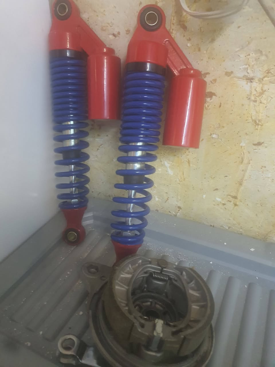 للبيع شراي يتصل ع رقم وبي وتساب
جدد مو مستخدمات دبلات  وطبلت بريك
سعر دبلات 50 الف طبله سعر 13 الف
***********
