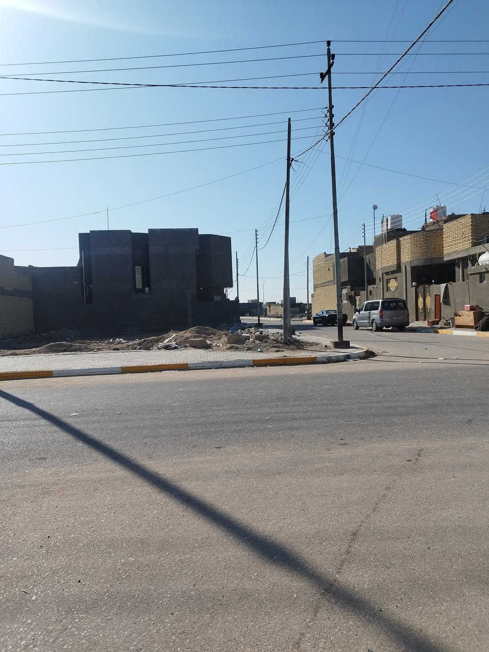 قطعه للبيع بل 36 تجاريه المساحه 200متر ركن // شارع 20متر واجهه 20 متر تفتح على شارع // للاتصال *********** // او مراجعة مكتب الضامن للعقارات عنوان المكتب حي الصدر مجاور صيدلية ركن للعلاج
