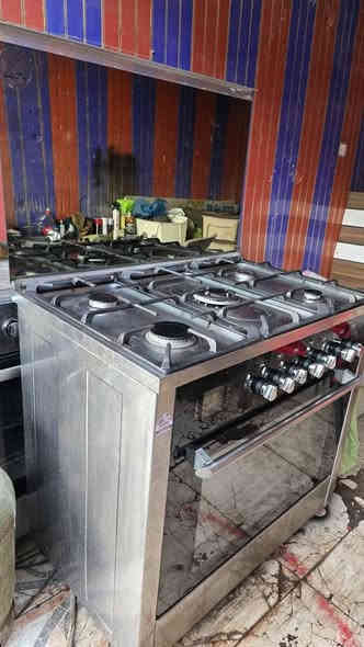 من رخصه الأدمن طباخ فريش إيطالي نظيف اخو الجديد موديل حديث مستعمل قليل سعره ٣٥٠الف الشراي يتصل *********** *********** كربلاء
