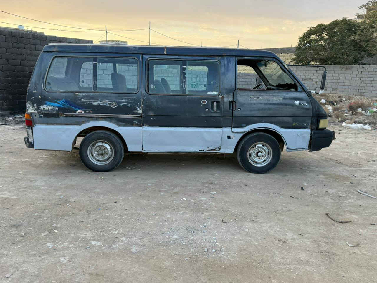 سلام عليكم كيا بستا للبيع موديل 93 رقم احمر  بدون راعي ماندل راعيها مكينه كير اكسل كفاله شواصي كفاله باور شغال دوشمه عامه تخم تاير نضيف كهربائيات شغاله حداديه جديده اكفله سرقه او عشاير او طلب مكاني بابل القاسم رقم *********** السعر ١٤ او بيها مجال قليل
