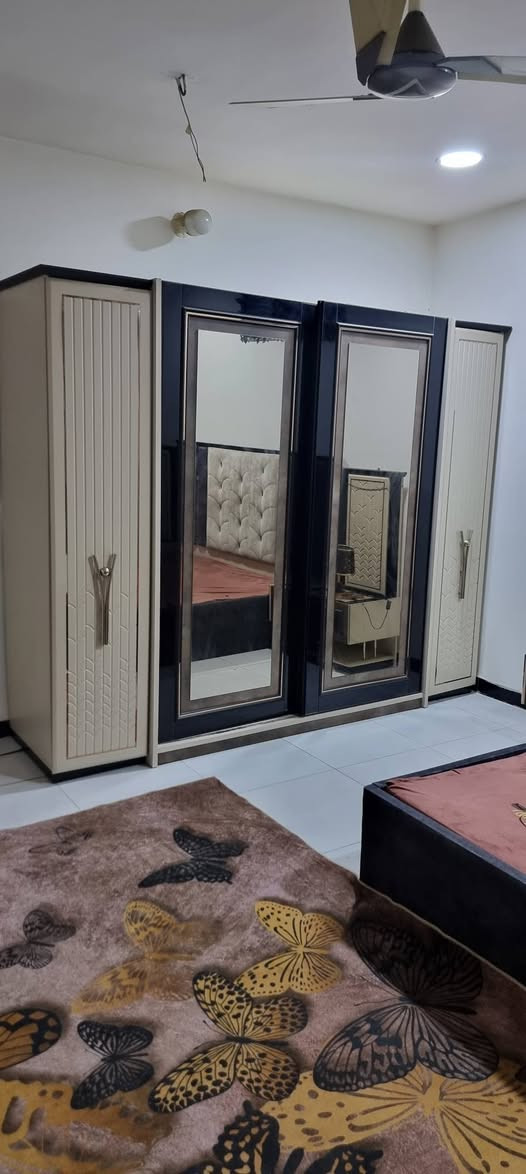 غرفه نوم تركيه صبغ حراري شغله درجه اولى مو عاديه كنتور سلايد بدون صوميا مكاني بغداد حي جهاد السعر800 بيه مجال ***********  ضررها باب السلايد يحتاج جرخ فقط سعره 5 الاف
