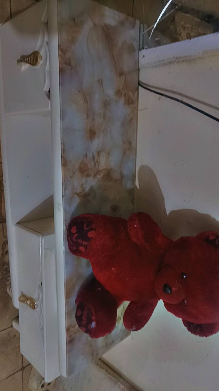 ميز للبيع جدا جديد زلغ مابيه ***********
سعره ٧٥الف
