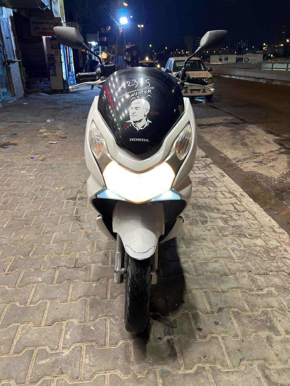 دراجه pcx ياباني جيل لول جديده مال رمبه نوزل خطين مكينه ناعمه ستان كهربائي  كفرات اصليه شلعه معدل دراجه جديده اي نقص مابيها مكفوله السعر مليون 350 الف  العنوان بغداد الكرخ رقم ***********
