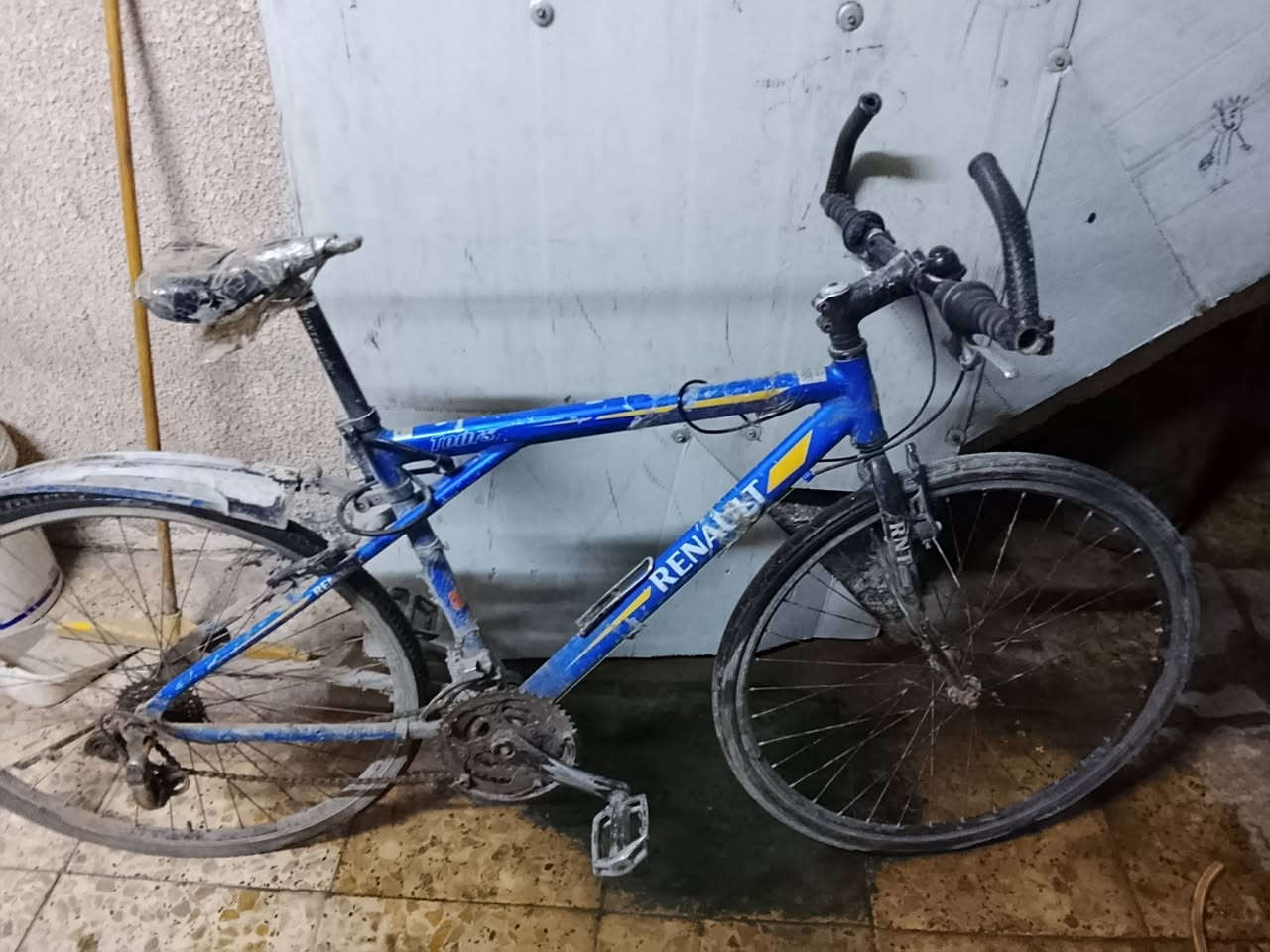 السلام عليكم
باسكل للبيع شركة رينو الفرنسية 🇨🇵
باسكل بي نواقص بسيطة جداً ويكمل 
للأستفسار أكثر التواصل متواجد عل ماسنجر 
المكان الحرية الدباش.


**إذا كنت صاحب هذا الإعلان وتريد حذفه لأي سبب، رجاءا أرسل رسالة إلى الدعم الفني**