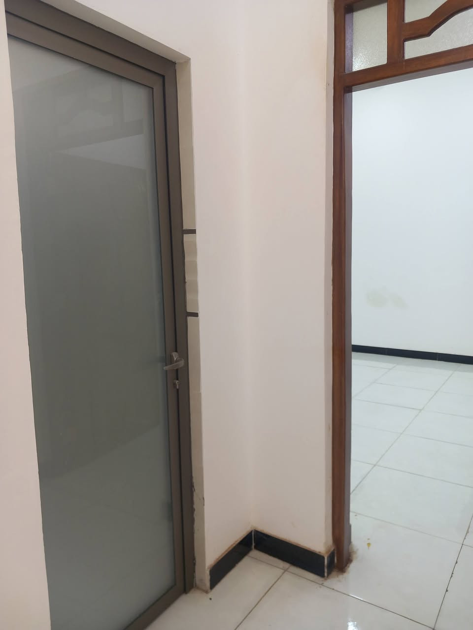 السلام عليكم 
بيت مساحة ١٠٠ متر جمعيات قرب مدرسة الابتدائية جديدة للاستفسار الاتصال على رقم ***********
