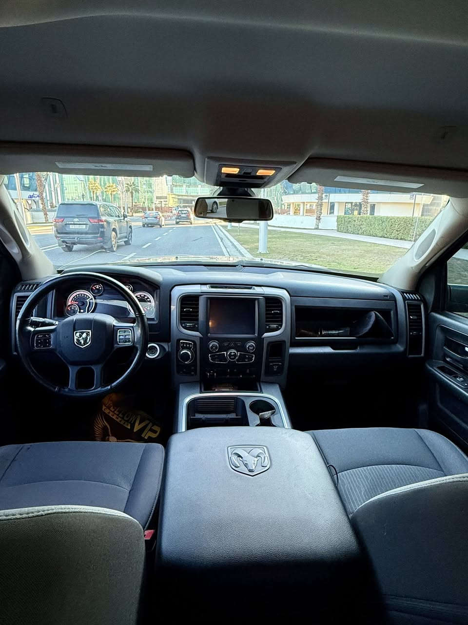 دوج رام 1500 كلاسیك 2023 بۆدی كورت 
مەکینەی ٨ پستون 
دەركە گەورە 
١٤،٠٠٠ میل رۆیشتوە 
سەیارەكە زۆر جوان بێ نەقسە 
كەمالیاتی بۆ كراوە بای  ٢٥٠٠ دۆلار 
ژمارە كاتیە و كاتی رەقەمی هاتوە 
 بە شەرتی بەناو كردن و غەرامە 
چاملغی پێشەوە لای سایق و دەرگای سایق سبوغە  ژورەوەشی گرتوە 
بۆنیت و چاملغی سەكن بۆ جوانكاری گۆراوە 
ناونیشان هەولێر 

سـعـر : لە کۆمێنت داوابکە ڕاستەوخۆ بۆت دێت 📥 

گێر و مەکیەنەی بەشەرت 
هیچ کێشەیەکی تێدا نییە 

ژمارەی خاوەنەکەی 
***********
