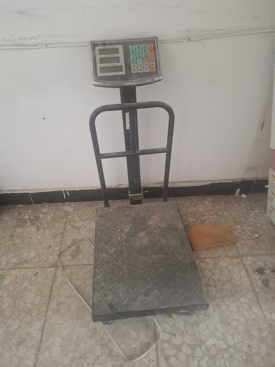 سلام عليكم
غراض للبيع بسعر مناسب 
***********
