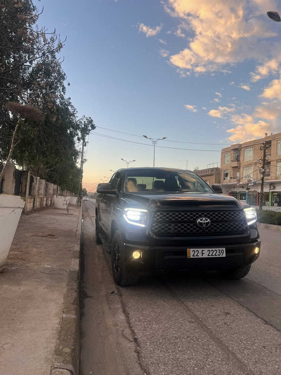 سلام عليكم
تويوتا تاندارا 
٢٠٢١ 
٣٨٠٠٠ ماشي 
مواصفات sr5
رادار اوتو ستوب كشن كارباي دوسة بيلادى ويل اسود بلكتوب لايت ليد  …. 
ضرر كلش بصيت جاملغ طرف سايق مضروب بس  بابين و جاملض صبغ 
٢٩٠$ بي مجال 
سنوية جديد  تعويل نفس يوم 
***********
