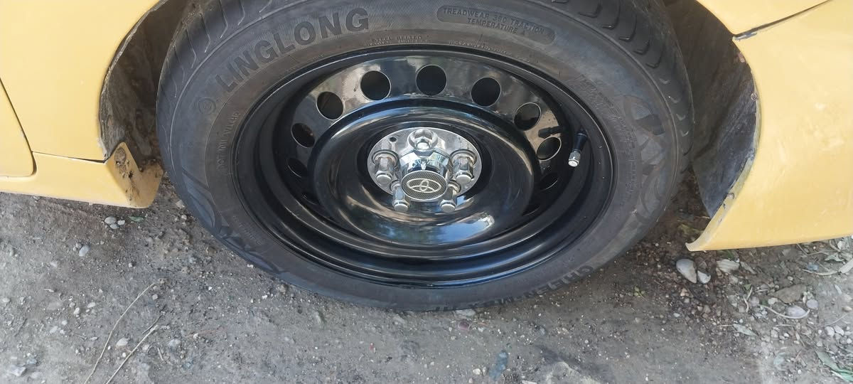 السلام عليكم شباب تخمين كورلا الأول ١٦/٥٥/٢٠٥ تخم تاير جديد والثاني ١٥/٦٥/١٩٥ وتخم تاير جديد للبيع اومراوس  الشمري يراسلني واتساب اوخاص مكاني بغدادهاتف ***********وبيه واتساب
