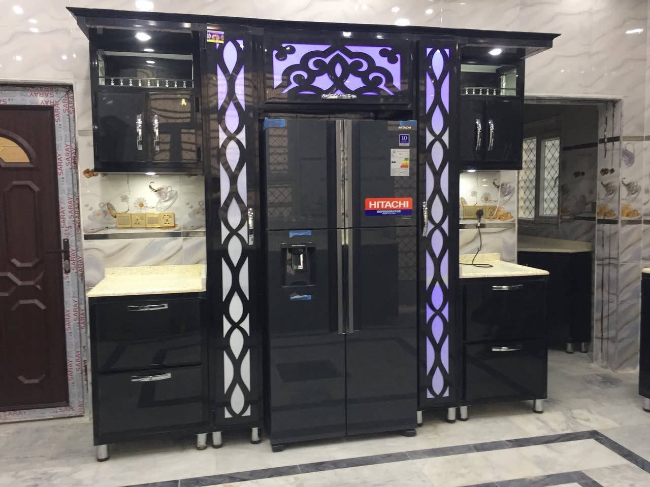 احدى اعمالنا السابقه بلون الاسود 
مع المرمر الصناعي كريمي ثقيل درجه اولى 
داخل خارج المنيوم محشه بلخشب للقوه والمتانه 
اسعرنا تنافسبه ثابته 
للاستفسار عن الاسعار مراسله الصفحه او الاتصال على رقم ***********
او مراسله على واتس اب
