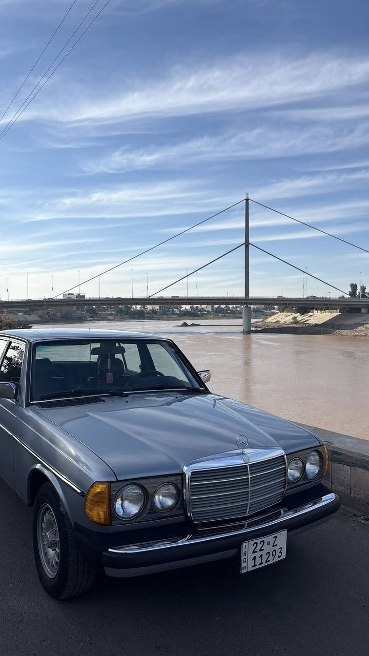 السلام عليكم مارسدس 300D ابو جحيل للبيع سيارة جديدة بدون صبغ بدون تعمير مكفولة السيارة محرك 5 سلندر 3000 تيربو ماشيه 215000 جام كهرباء تبريد شغال للاستفسار ***********
