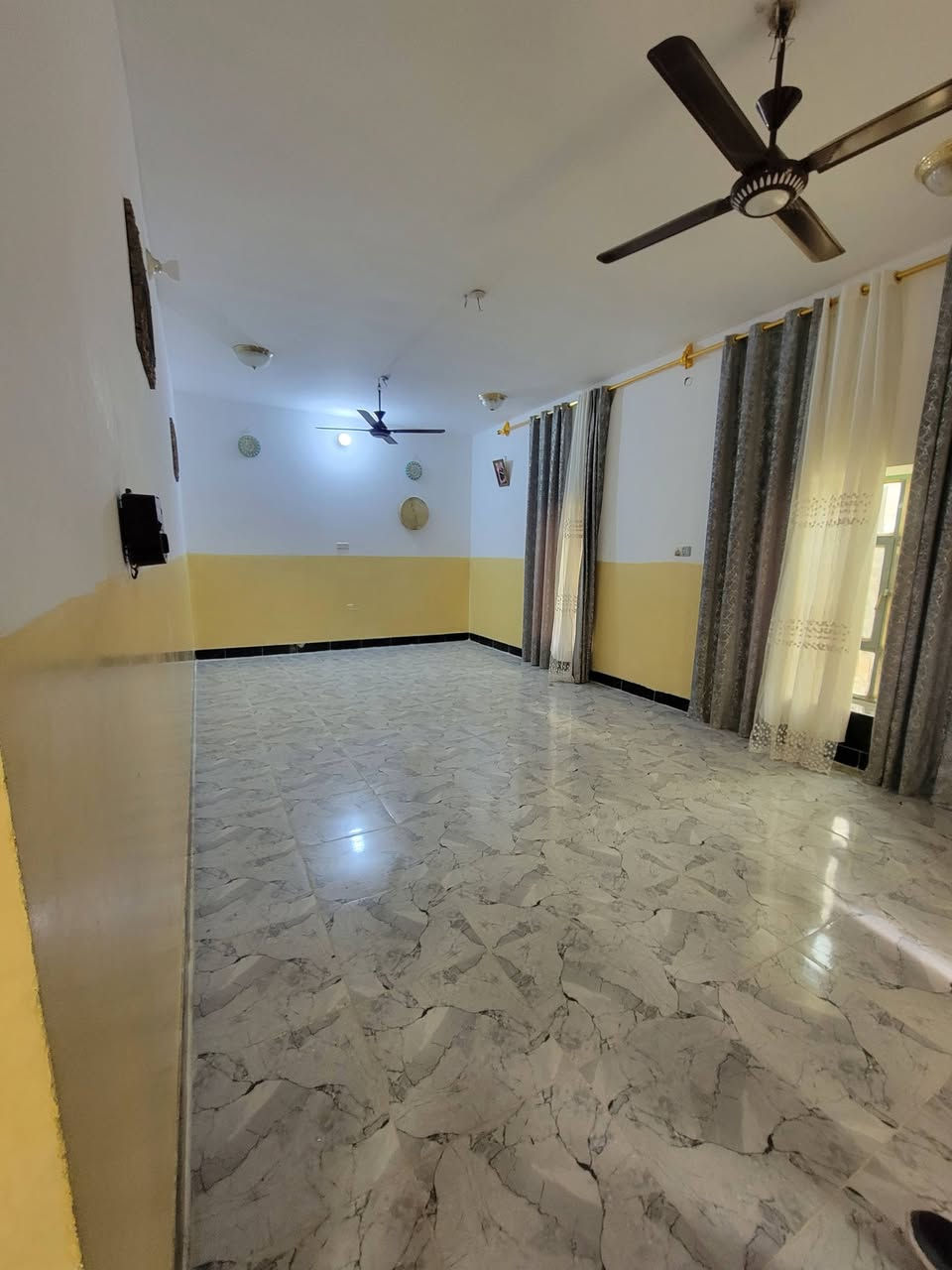 🏠 إعلان بيت للبيع
🔹 مكتب المهيب للعقار والبناء 🔹

فرصة مميزة لامتلاك بيت سكني بمساحة كبيرة ومواصفات متكاملة. مع مشتمل صغير .

📐 مواصفات البيت:
▪️ غرفتين نوم
▪️ صالة كبيرة
▪️ هول واسع
▪️ مطبخ
▪️ مجمع صحي
▪️ ديوانية
▪️ كليدور

📏 المساحة الكلية: 2000 متر مربع

📍 العنوان:
الرمادي – ناحية اليرموك
زنكورة قرب مدرسة الجهاد الابتدائية
شارع السايدين

البيت مناسب للسكن العائلي أو للاستثمار، موقع مميز وخدمات متوفرة.

📞 للاستفسار والتواصل:
***********
مكتب المهيب للعقار والبناء 
او زياره مكتب المهيب(الرمادي ناحية اليرموك زنكوره مقابل مجمع ابو قيس التجاري )
