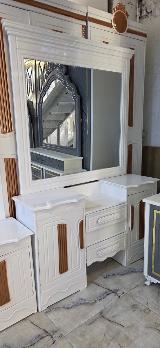 موسم التخفيض بلاش مليون بس 
عندك تعال احجز غرفتك 
نجارة عراقية عالية الجودة تتكون من عشر قطع العنوان بابل الحمزة الغربي لتواصل على وات ساب ***********
