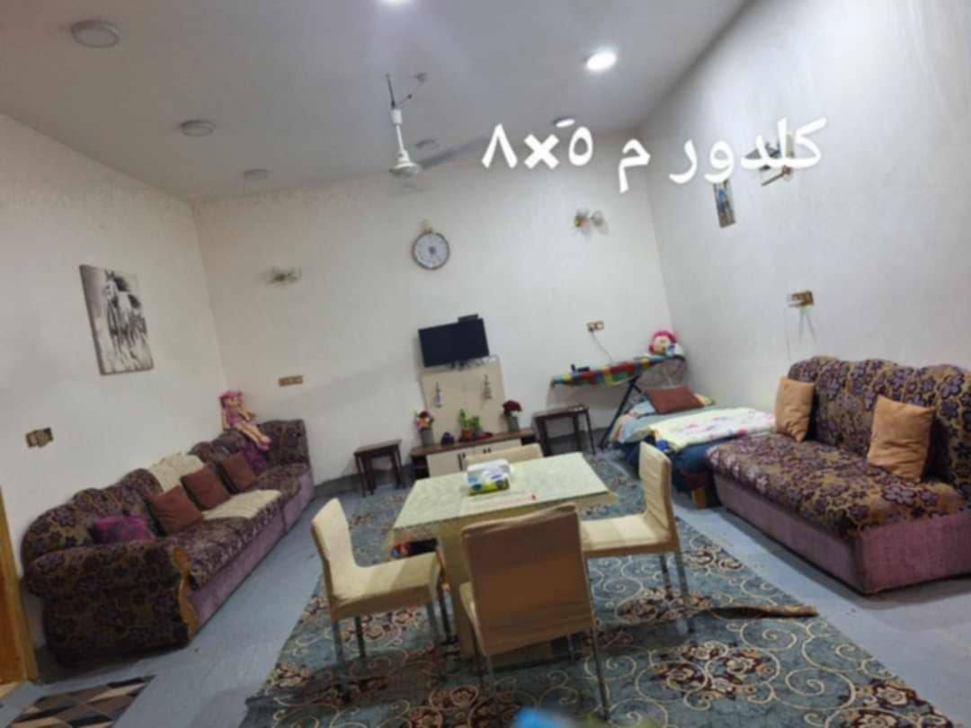 بيت طابو زراعي المساحه ٢٥٠ سند ٢٥   عرض الشارع ١٠   كامل من الخدمات ابي كهرباء ومجاري نقص بي الصاله والمطبخ  طابوك درجه اول رفت ٦٠ ب ٥٠ صب مركزي بناء ٢٠٢٢ بكرلي قرب جامع سلمان لمحمدي قطع بيت برتو
*********** 
السعر ٨٠
