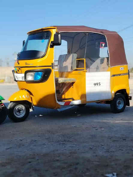 سلام عليكم تكتك الفين 20 رقم واسط مكفوله بس دوس معمره سعر خمسه ونص وبيه مجال ***********
