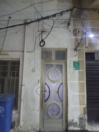 دار للبيع المساحة ٧٥ م الواجهة ٥×١٥ عكادة بناء قديم يباع تفليش او ترمي...