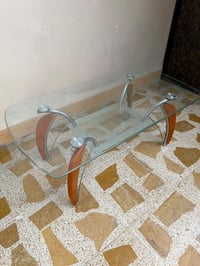 ميز • زجاج وصاج • نظيف جداً
