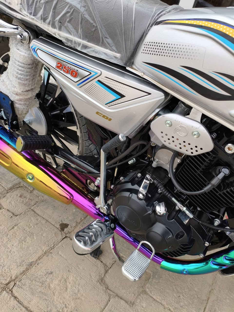 السلام عليكم دراجة سونك سيفان 5كير محرك 250CC
دراجة جديدة مستعملة شي بسيط خير من الله سرعه وقوه ورزانه معدل فول  نضام APS
 للاستفسار /*********** /عنواني بابل
