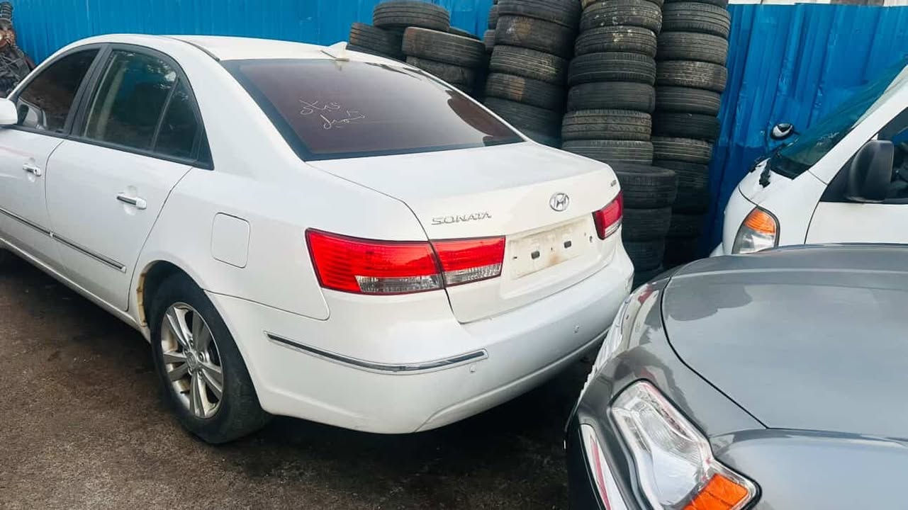 يوجد جميع قطع غيار السيارات الكوريه عند شركة ماهر الحجار 
***********
جمله+مفرد
