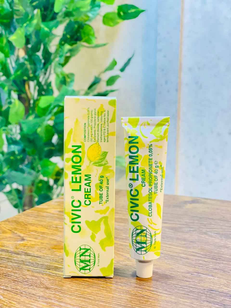 كريم سيفيك ليمون (Civic Lemon Cream)، وهو كريم لتفتيح البشرة ومعالجة بعض مشاكل الجلد. الإيطالية🇮🇹 

✅يحتوي على مستخلص الليمون الغني بفيتامين ج للمساعدة في تفتيح البشرة. 

✅يساعد على ترطيب البشرة وتنعيمها والحفاظ على مرونتها. 

✅يُستخدم للمساعدة في تلاشي البقع الداكنة وعيوب البشرة وتوحيد لونها. 

✅يحتوي على مكونات نشطة مثل كلوبيتاسول بروبيونات (Clobetasol Propionate) بنسبة 0.05%، وهو كورتيكوستيرويد قوي لعلاج حالات جلدية معينة مثل الأكزيما والصدفية. 
المنشأ إيطاليا الأصلي 🇮🇹 ✅

السعر خاص##### بعقوبة, ديالى


**إذا كنت صاحب هذا الإعلان وتريد حذفه لأي سبب، رجاءا أرسل رسالة إلى الدعم الفني**