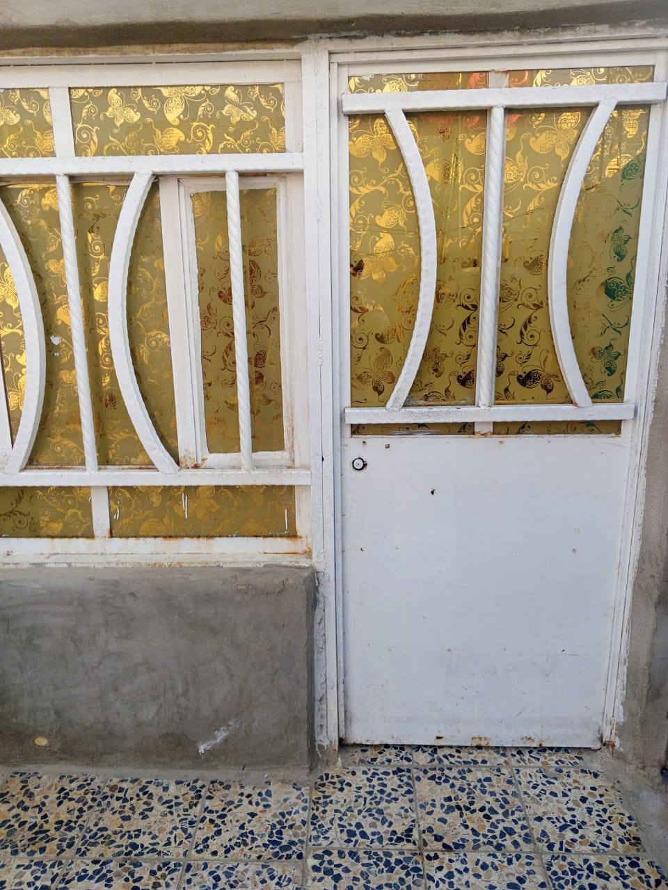 اسلام عليكم بيت للبيع المجر الكبير حي الإخلاص قرب بيت جبار محي مساحه 250يحتوي ع 3غرف نوم وصاله ومطبخ واستقبال  ***********
