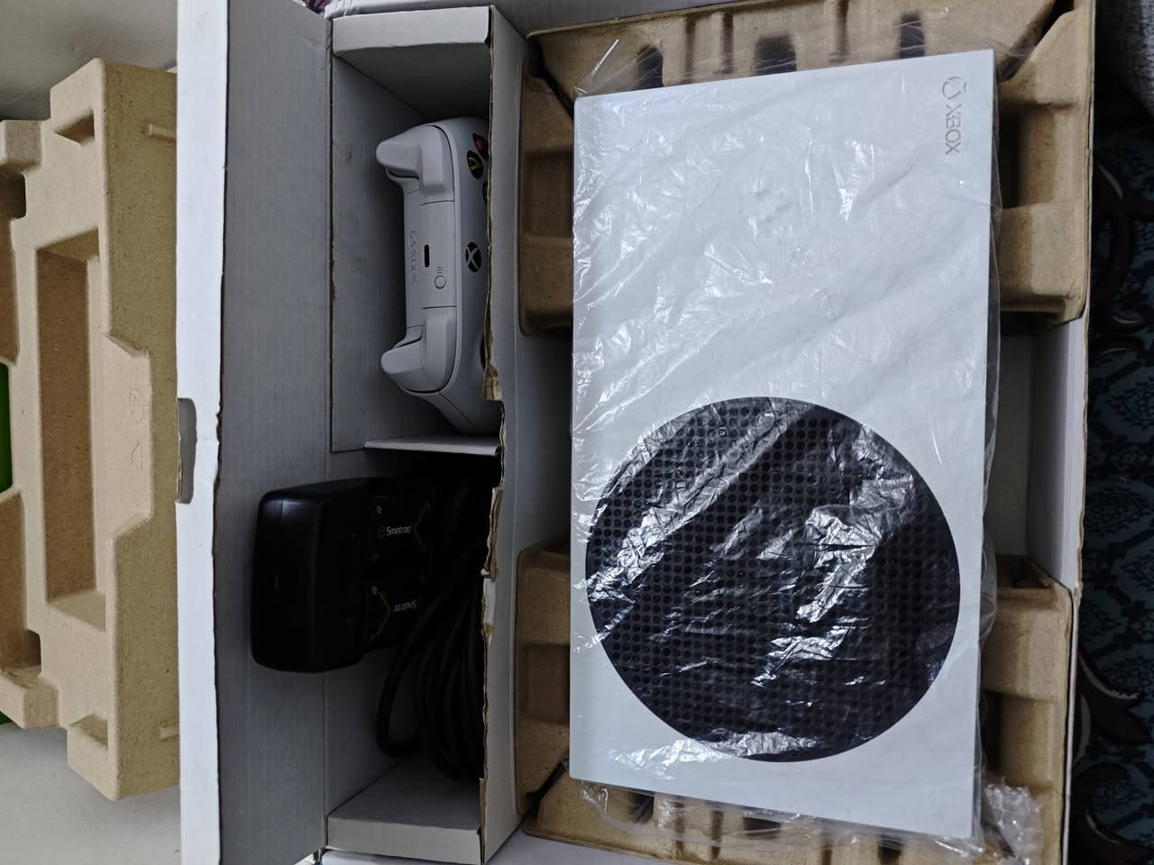 اكس بوكس سيريس اس ذاكره 512GB اصدار 2023 معه جميع ملحقاته الاصليه جوستك واحده بطريات شحن ثنين جهاز  لا مفوح تصليح ولا تنضيف  شرط الشغل بي حساب تركي بي 400€ ليراه 
 السعر 340 قفل مكاني كربلاء


**إذا كنت صاحب هذا الإعلان وتريد حذفه لأي سبب، رجاءا أرسل رسالة إلى الدعم الفني**